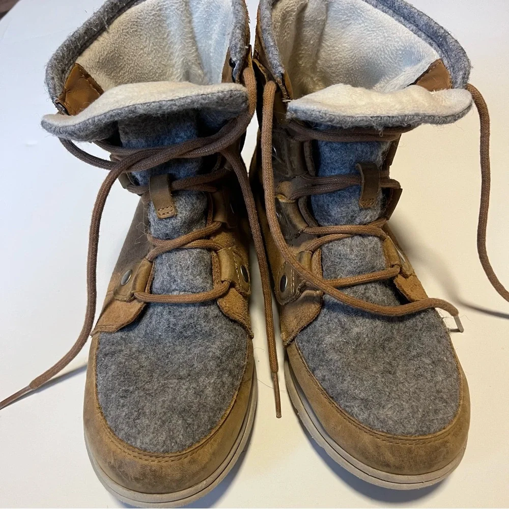 Sorel EXPLORER JOAN Winter Lace-Up Boot